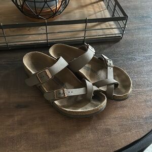 Girls Birkenstocks 33